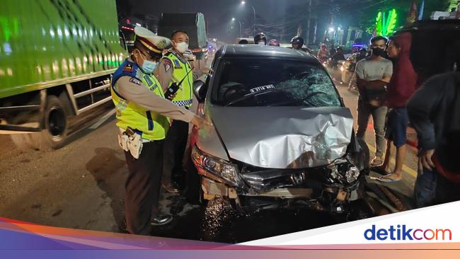 Cars Hit 7 Vehicles in Tangerang, 1 Dead-5 Injured