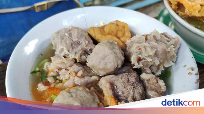 5 Tempat Makan Murah Meriah Langganan Artis, Bakso hingga Warteg!