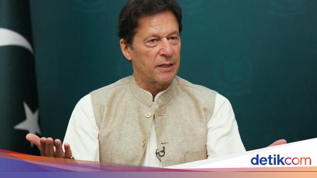 The US secretary of state calls on all parties to exercise restraint after the shooting of Imran Khan