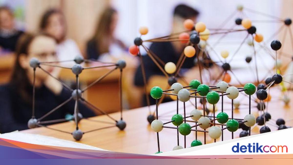5 Teori Atom Menurut Dalton hingga Rutherford, Lengkap dengan ...