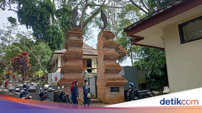 Ziarah ke Makam Sembah Dalem Wirasuta, Air-Tanahnya Dibawa RK ke IKN