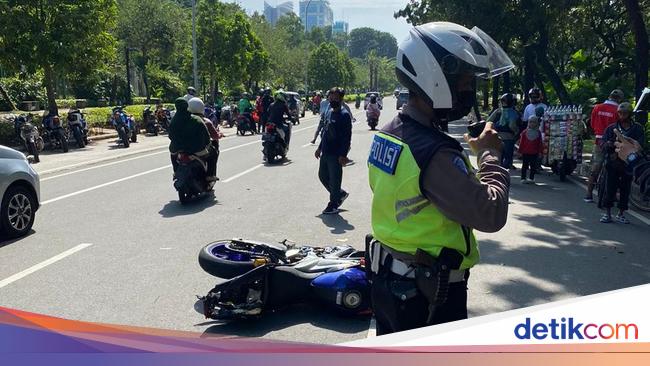 Sport motorbike loses life after collision with Bajaj in front of City Hall