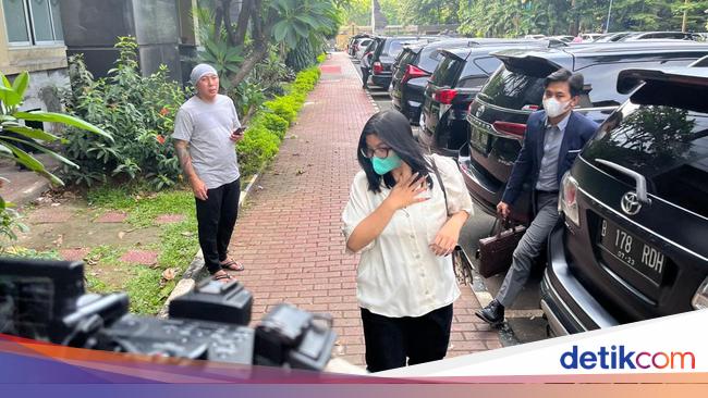 Dea Onlyfans Penuhi Wajib Lapor Di Polda Metro Siang Ini 