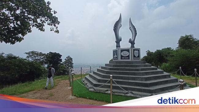 Menanti Waktu Berbuka Puasa di Gunung Bohong