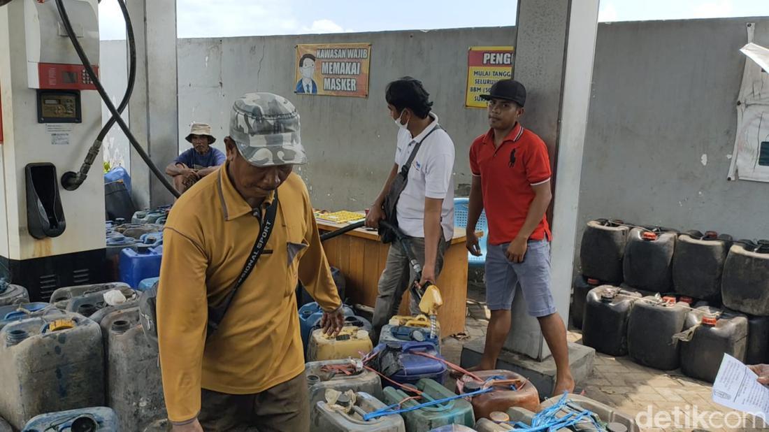 Solar Langka, Nelayan Di Jember Harus Antre Berjam-jam Di SPBU