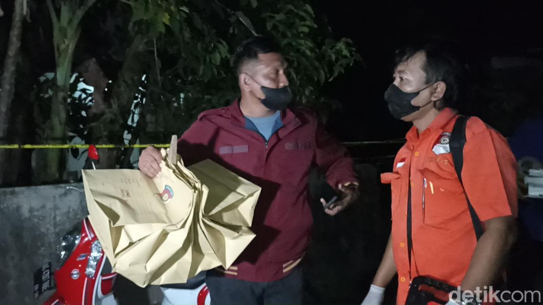 Suami Bunuh Istri Di Tulungagung, Polisi Amankan 6 Kantong Barang Bukti