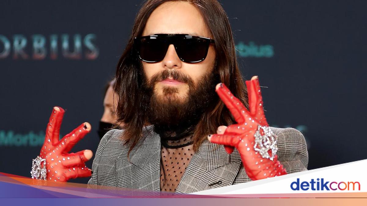 Qollarni elkalarigacha bolgan anal fisting Daryo yaqinida kattalar porno