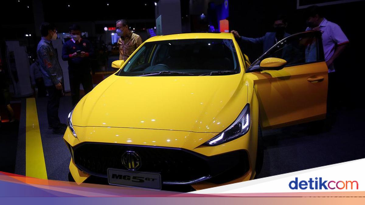 Aksi Pamer Istri Pejabat Setneg: Beli Mobil Kuning Rp 400 Juta, Pose ...