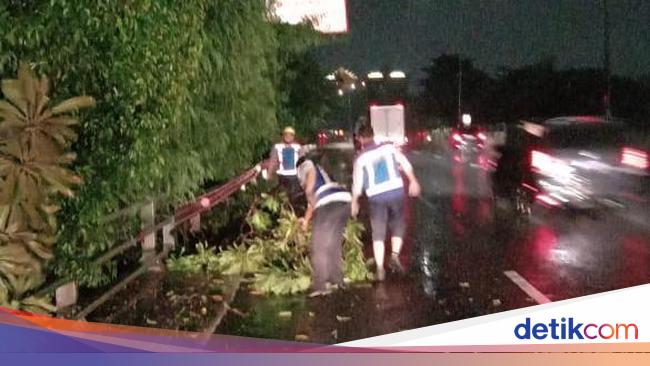 Waspada Cuaca Ekstrem Di Jatim Khofifah Minta Daerah Lakukan Mitigasi