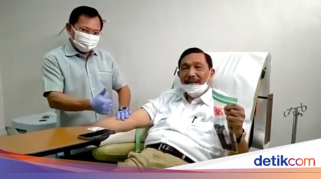 Luhut Participates in Nusantara Vaccine Process Accompanied by Dr Terawan