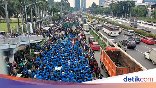 Student Mass on April 11th Demos Shouts Yells ‘Jokowi Failed’