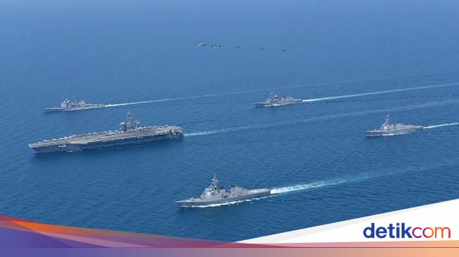 ナンシーペロシの訪問中に米国の軍艦が台湾の近くを航行