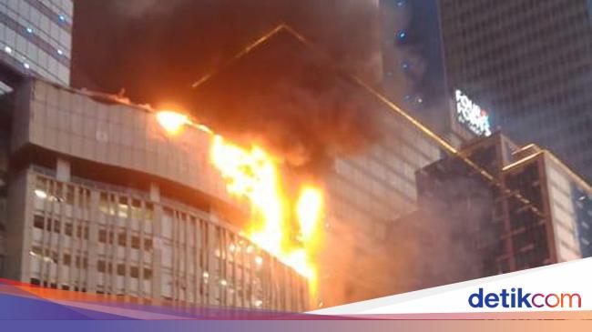 Tunjungan Plaza 5 Surabaya Fires, 13 Fire Cars Deployed