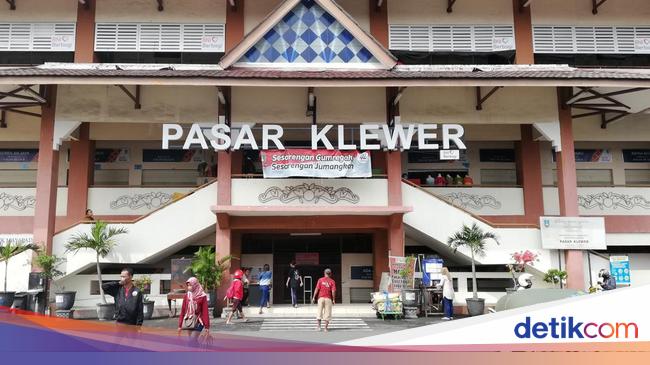 Menyambangi Pasar Klewer Surga Belanja Batik Terbesar Di Solo