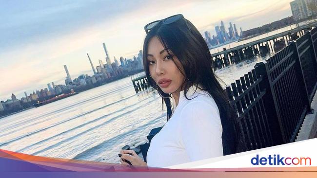 The story of Korean singer Jessi ran aground in Paris, allegedly received bad treatment