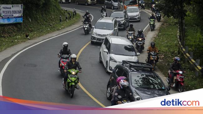 “Tips for Driving Automatic Cars on Inclines during Lebaran Traffic Jams”