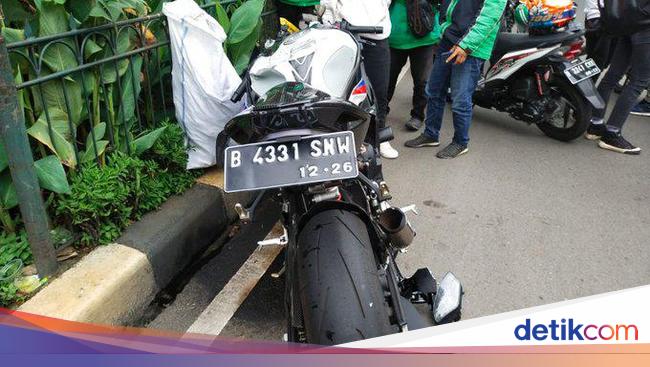 Collision with Car at Senayan, BMW S1000RR Motorbike Driver Dies