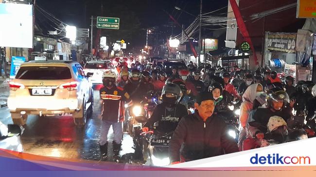 Police Reveals 3 Causes of Traffic Jams in the Puncak Bogor Area