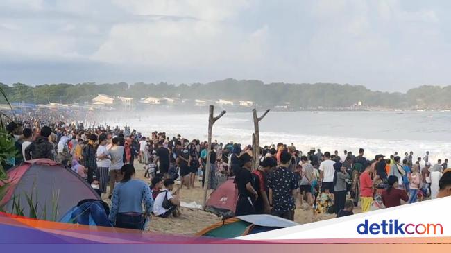 Perjuangan Wisatawan Rela Macet Macetan Demi Nikmati Indahnya Pantai Garut