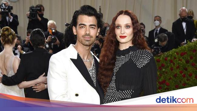 Joe Jonas Files for Divorce from Sophia Turner: Official Statement and Reasons