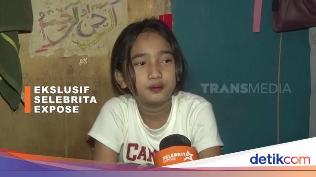 7 Foto Elin Pengamen Badut Cilik Yang Kecantikannya Viral 3024