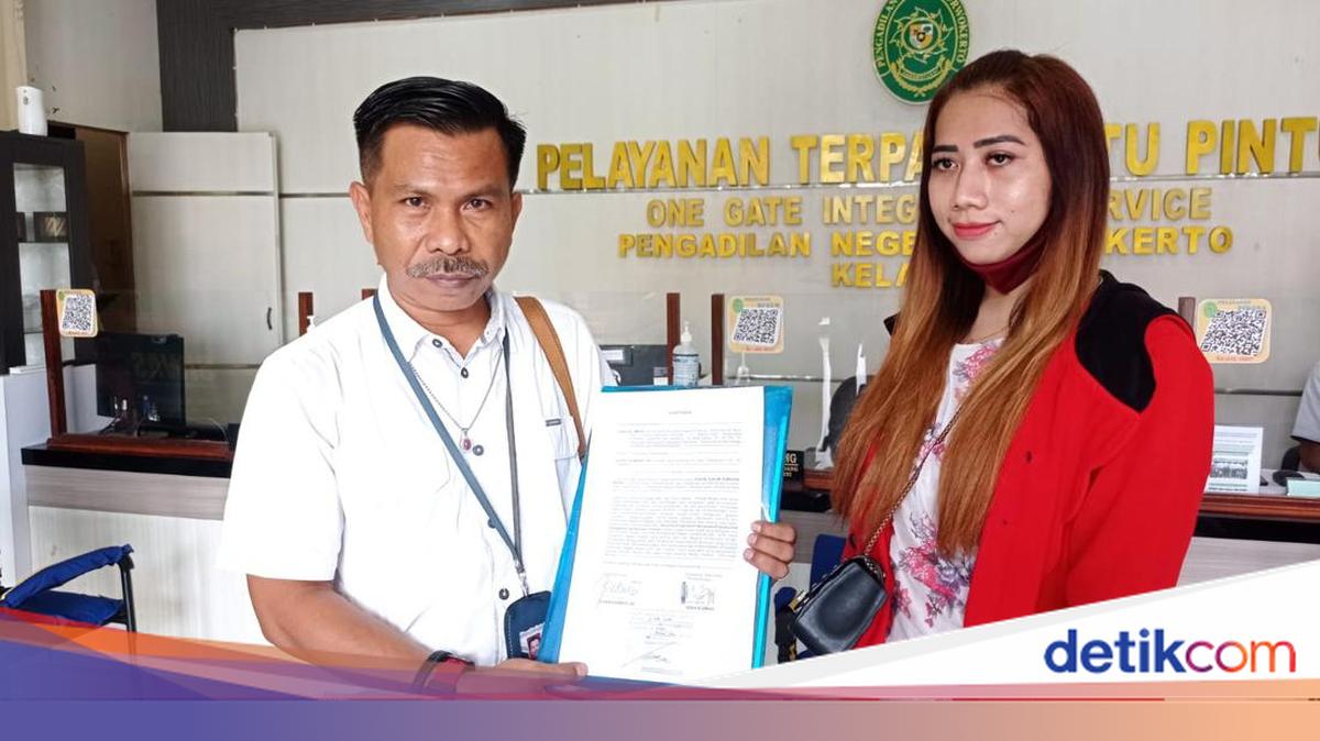 Oshxonadagi stulda sikish Artemka porno video