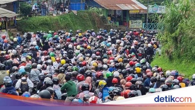 Viral hundreds of motorbikes piled up at the top because of traffic jams, this is what the police say