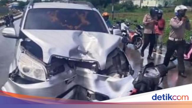 Jangan Heran, Moncong SUV Ringsek Adu Banteng dengan Motor Supra - detikOto