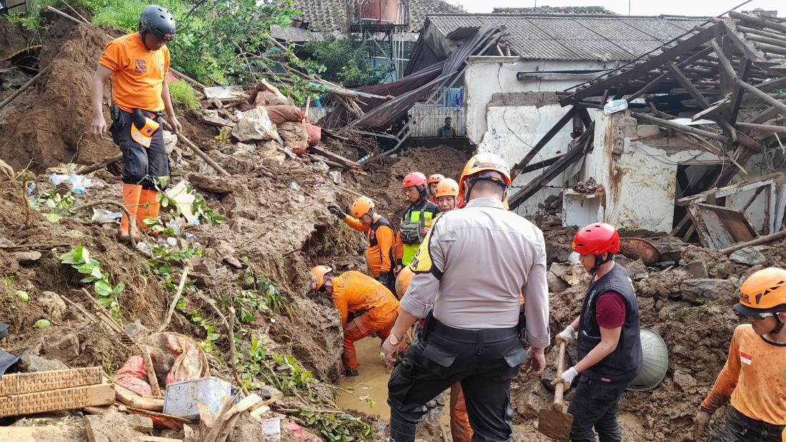 Kronologi Longsor Timbun 4 Orang Di Cijeruk Bogor