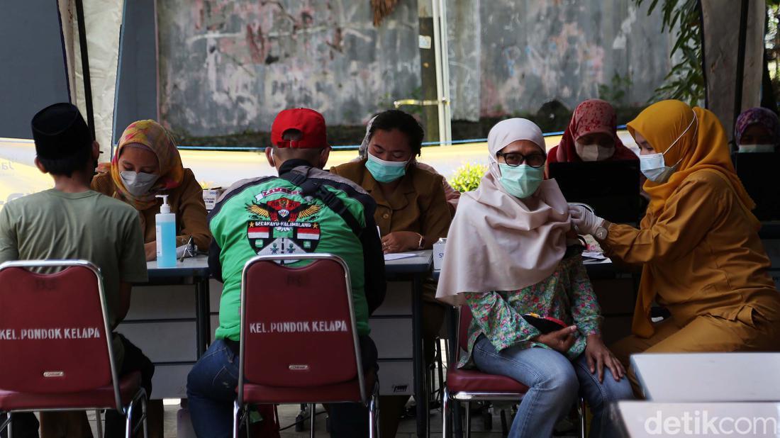 Vaksin Booster Jadi Syarat Perjalanan, Ini Kata Epidemiolog Unair