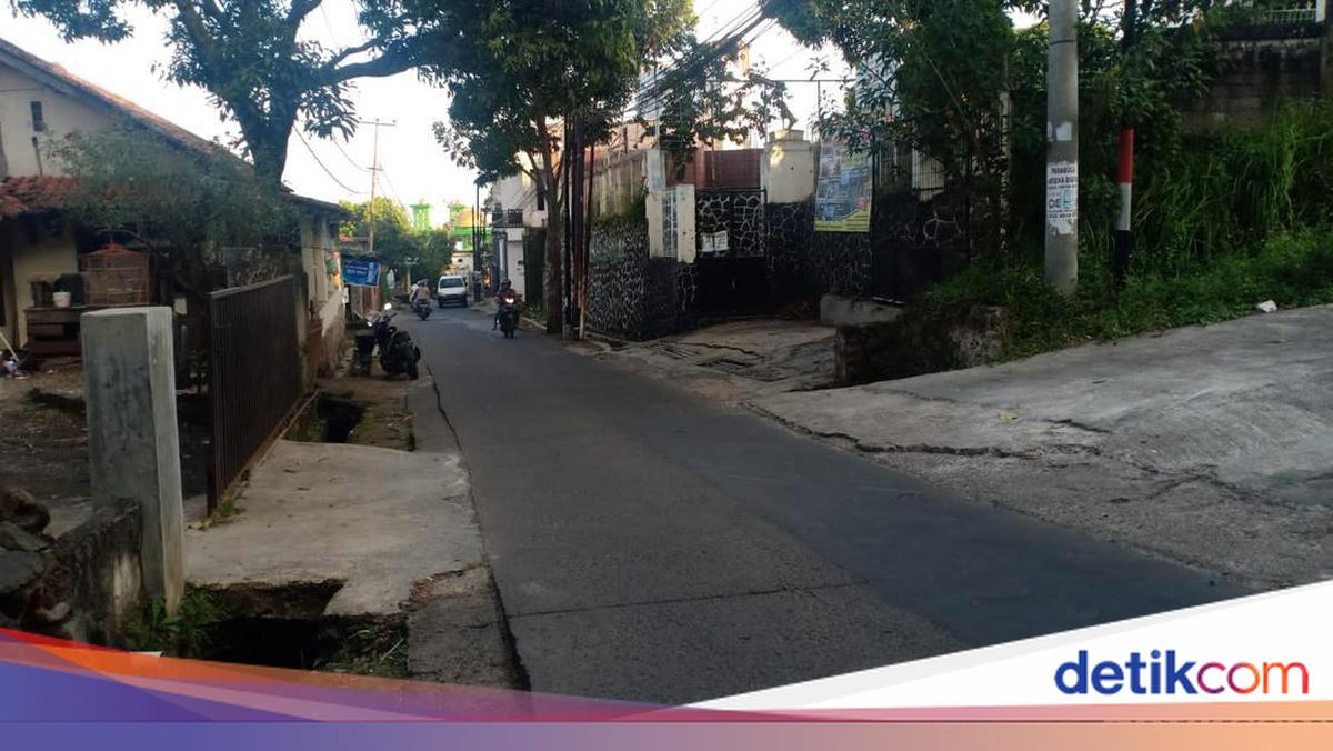 Avtobusda katta kokraklar haqida porno filmni tomosha qiling Internetda juda kop sperma