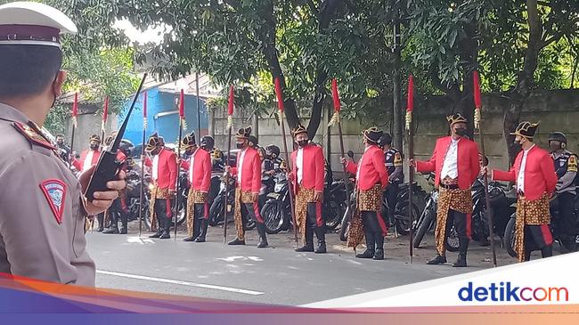 Jokowi Arrives at the Marriage Ceremony Location of the Chairman of the Constitutional Court-Idayati