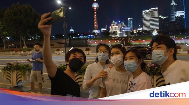 Reluctant to buy manicure Starbucks again, Chinese youth choose to live efficiently!