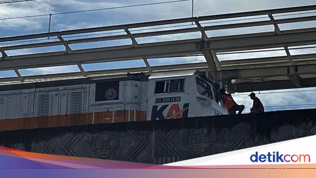 KA Jarak Jauh Berhenti di Stasiun Jatinegara Saat Kunjungan Paus