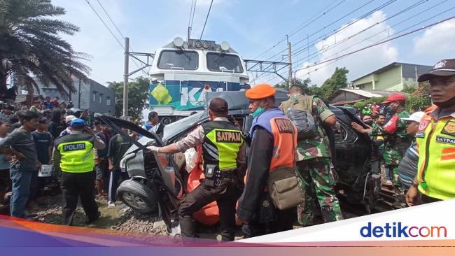 Perjalanan Ka Jarak Jauh Dan Krl Terhambat Usai Mobil Tertemper Di Bekasi