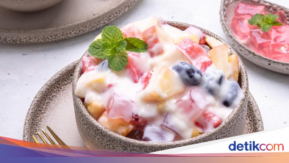 Resep Salad Buah Creamy dengan Saus Mayo Topping Keju yang Nikmat