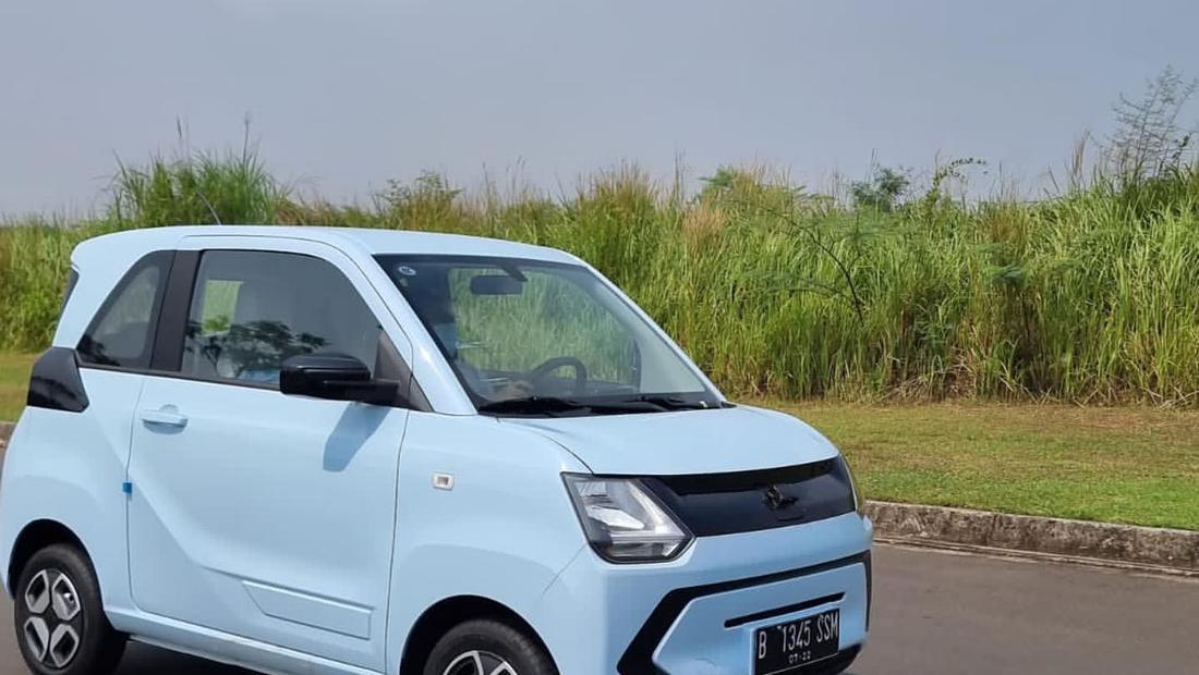 terciduk di jalanan indonesia inikah calon mobil listrik dfsk pesaing wuling ev jollynews