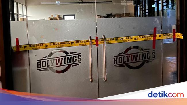 Alcohol Promo for ‘Muhammad’ Ends with the Holywings Office being lined up by the police