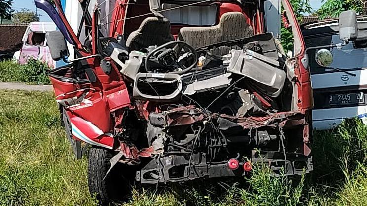 2 Truk Kecelakaan Di Tol Boyolali, Sopir Sempat Terjepit Kabin