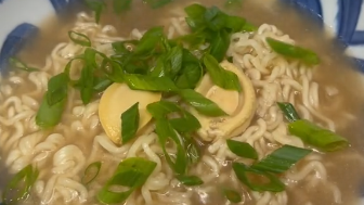 Siapa Mau? Mie Instan 'Sultan' Rp 100 Ribu Topping Abalone ...