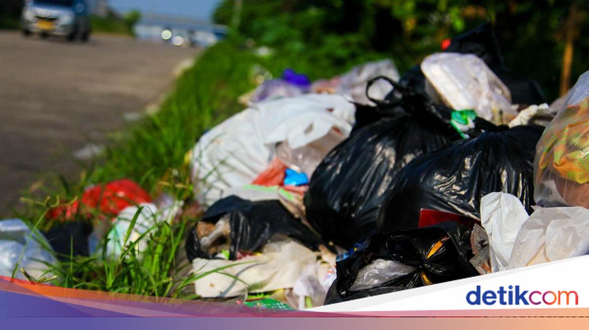 8 Orang Kena OTT Buang Sampah Sembarangan di Jaksel, Didenda Rp 500 Ribu