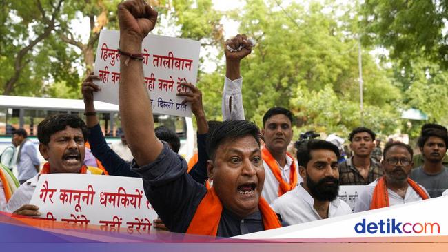 Supporters of Beheaded Prophet Defamation, India Heats up