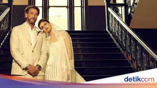 Alexandra Daddario dan Andrew Form Serasi di Hari Pernikahan