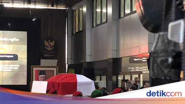 Mahfud Md Releases Tjahjo Kumolo’s Body to be Buried at Kalibata TMP