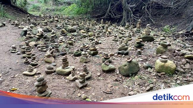 Dear tourists, please don’t pile stones like this again