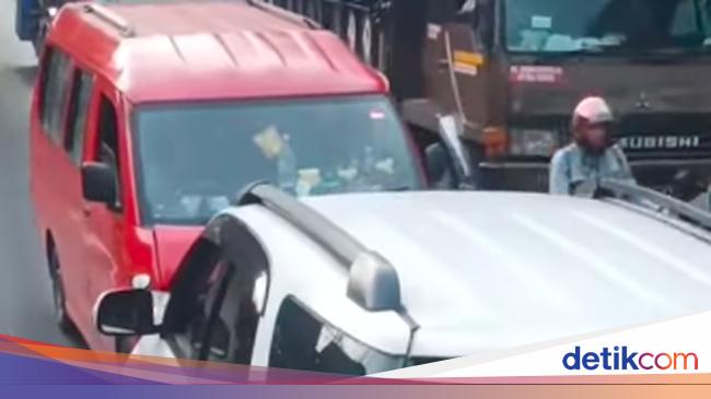 ketemu mobil lawan arus haruskah diblok dan paksa mundur jollynews