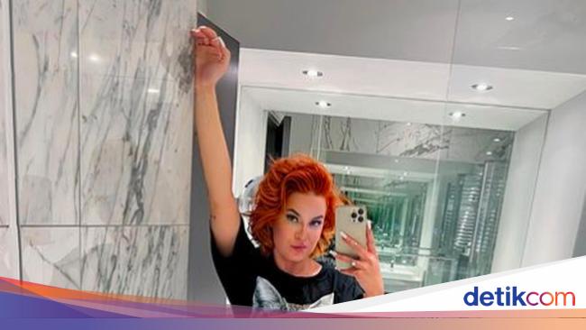 Foto: Model Pamer Ketiak Mulus dan Dapat Penghasilan Fantastis