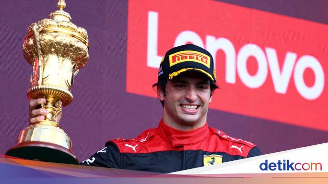 Carlos Sainz wins first podium