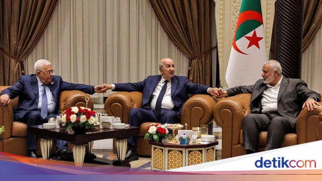 Rare, Palestinian President Meets with Hamas Leader