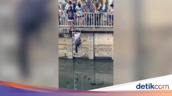 The Man Floating in the Water Canal Was Mistaken as a Corpse, Eh Turns out he was meditating